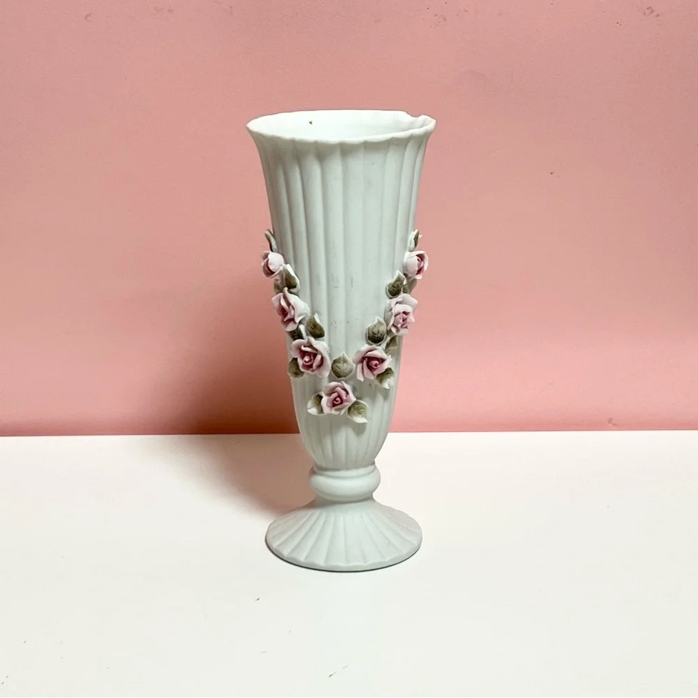 Vintage retro pastel floral rose vase - Picture 1 of 8